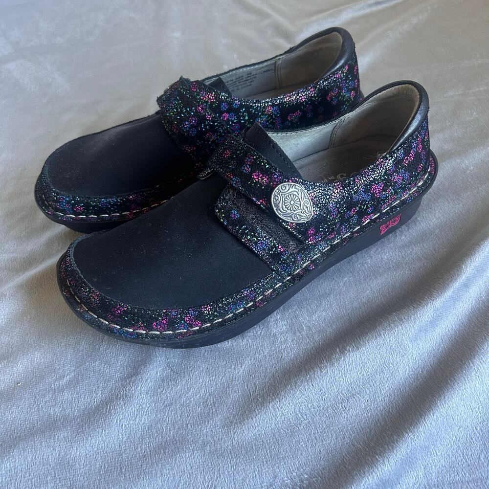Alegria Women's Dream fit Dena Black Floral Leather Neoprene clog 36